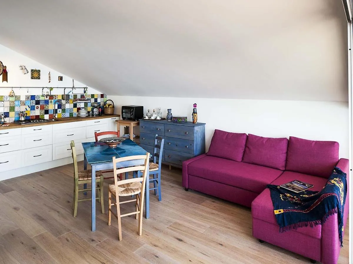 Taormina Stationhouse Apartamento 0*,  Itália